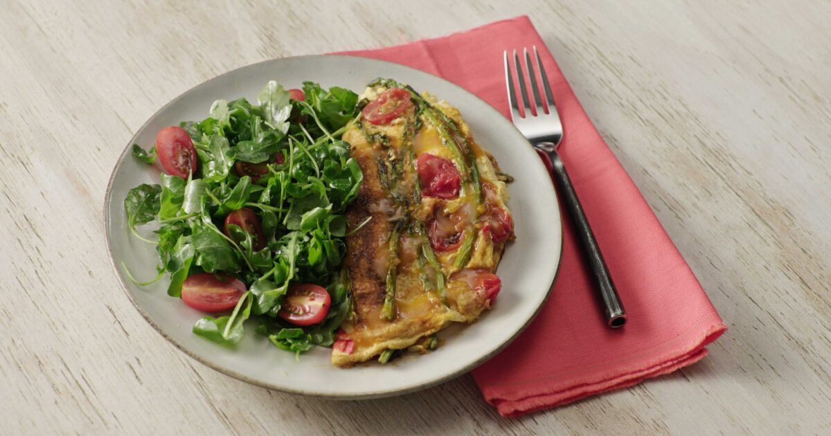 Tomato & Asparagus PERi-PERi Omelette Recipe | Nando's New Zealand